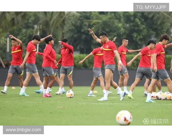 国安举行赛风赛纪动员会并开展傍晚踩场训练全面备战即将到来的赛事 国安举行赛风赛纪动员会并开展傍晚踩场训练全面备战即将到来的赛事