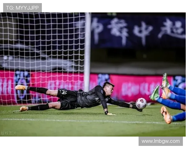 原本平常的一次扑救竟意外酿成中国队门将的严重失误风波事件警醒 原本平常的一次扑救竟意外酿成中国队门将的严重失误风波事件警醒