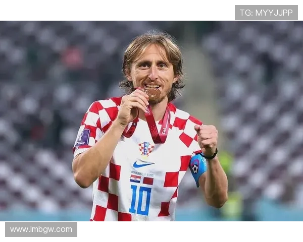 莫德里奇赴克罗地亚体检后将转战美国为米兰全力以赴征战世俱杯赛场