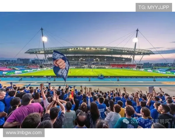 探访苏超连云港队全力备战展现踢好每一场比赛的坚定信念与奋勇拼搏精神